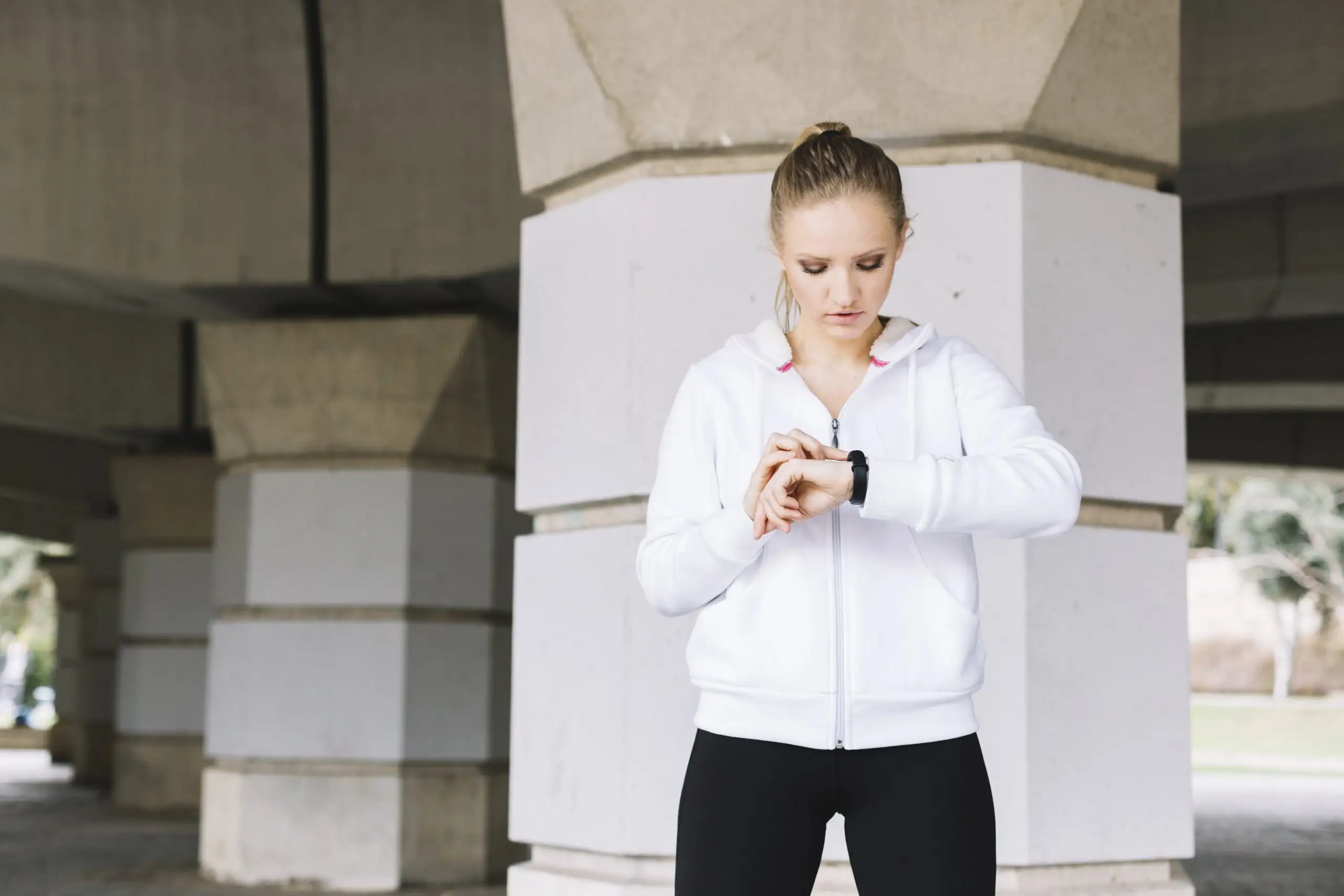 beautiful-woman-using-smartwatch-min-scaled